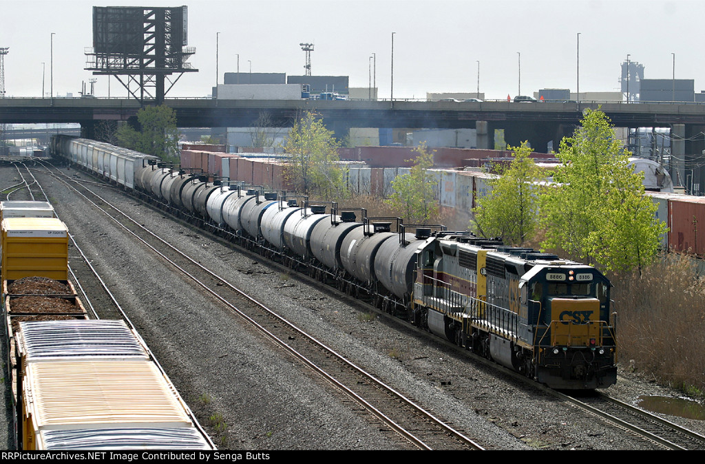 CSX 8886 NS 1700